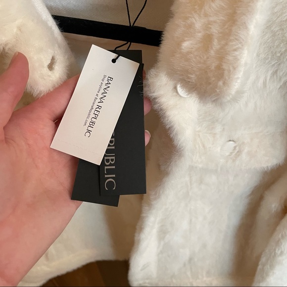 OPEN TO OFFERS NWT Banana Republic Faux Fur Jacket - Picture 5 of 6